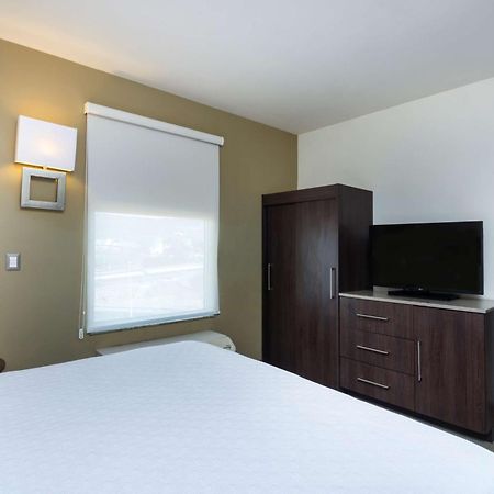 Homewood Suites By Hilton Queretaro Exterior photo