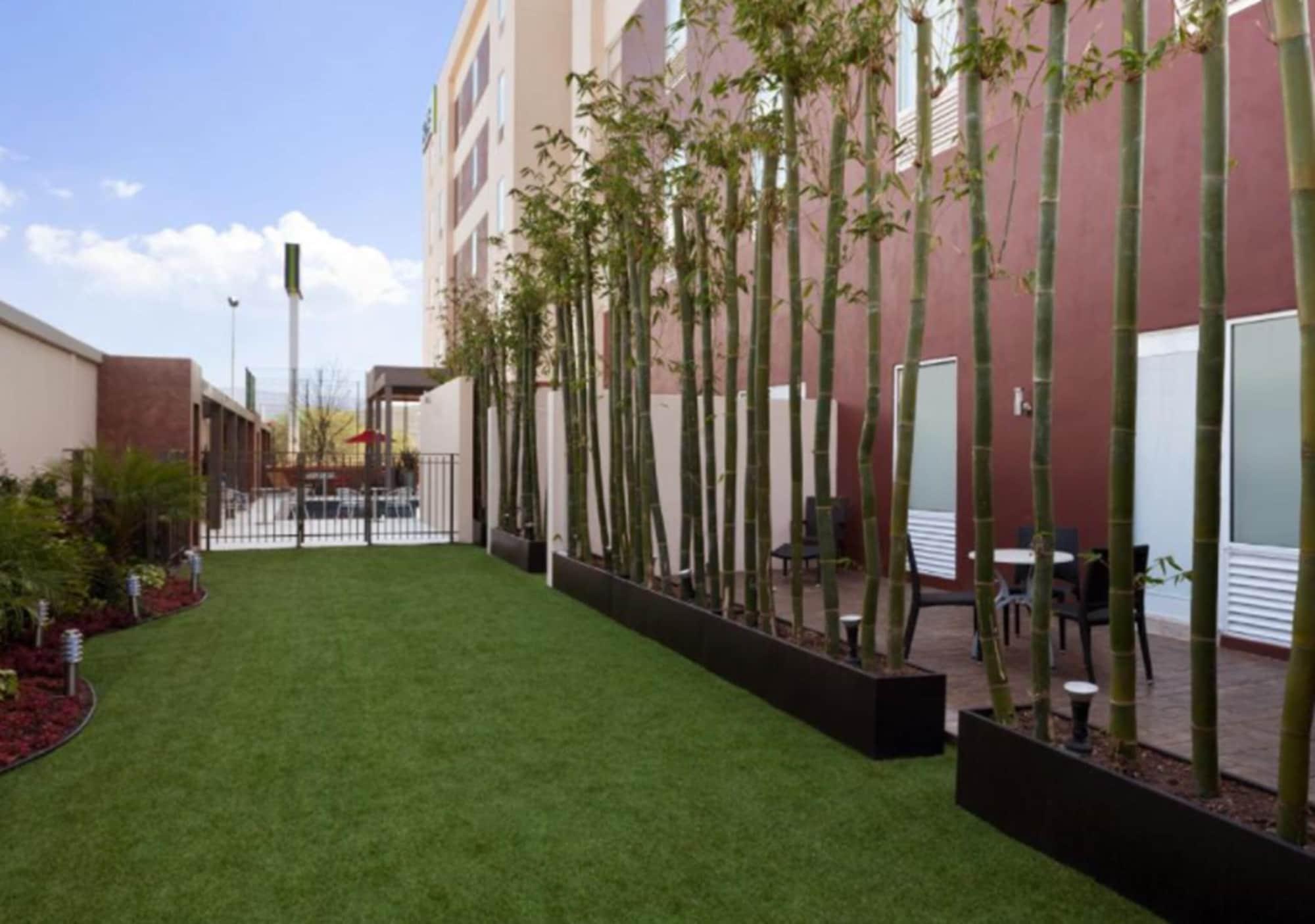 Homewood Suites By Hilton Queretaro Exterior photo